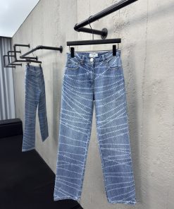 CHANEL珍珠链条牛仔裤工艺说