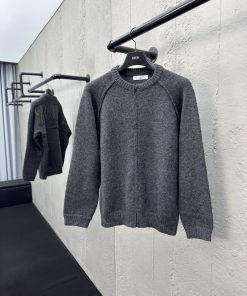 DIOR 背后贴布刺绣针织外套工