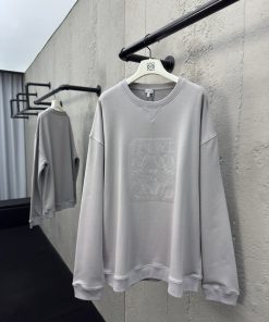 LOEWE 锯齿线贴布卫衣工艺说明