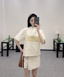 上衣 裙裤课代表交作业