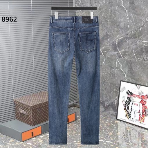 新款小直筒牛仔裤款号8_8824 - 图片 3