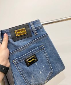 普拉达2024最新品专柜同步有