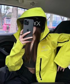 鲜艳  这个颜色上身 效果超级显